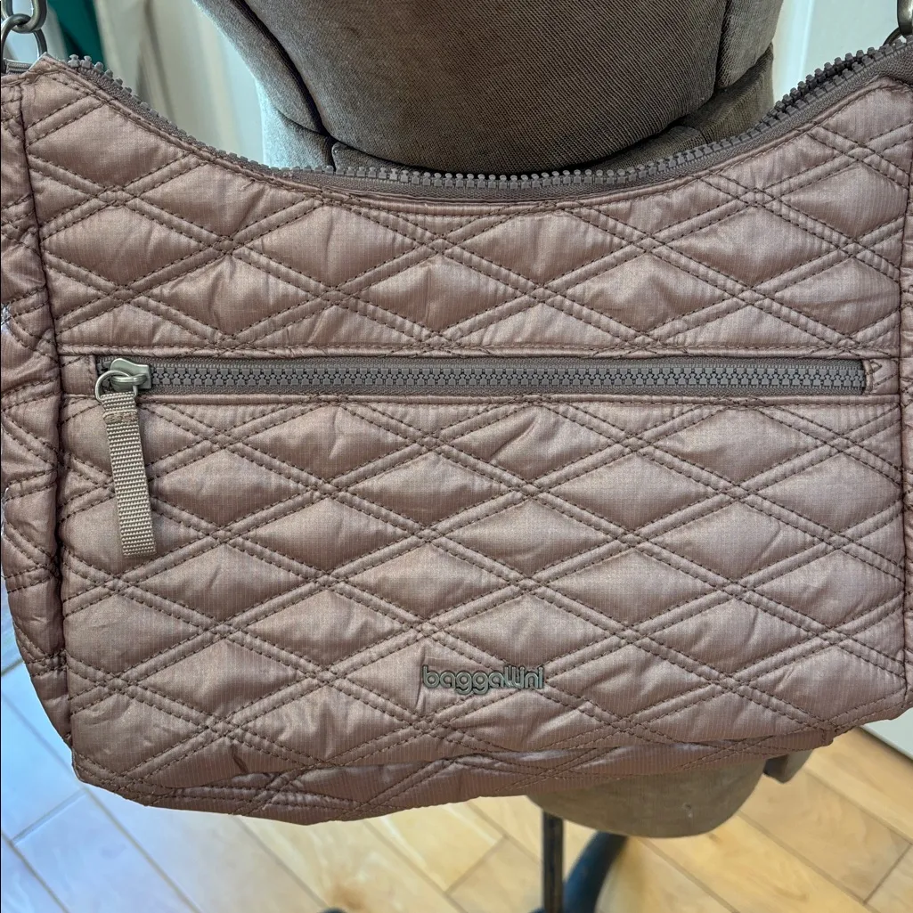 Baggallini Light pink mauve modern quilted nylon crossbody convertible RFID Bag - Image 3