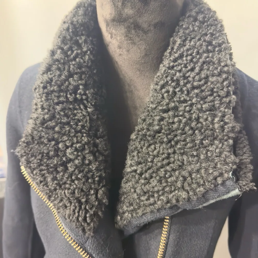 Vince Black wool Lamb Shearling Cashmere Moto Jacket. Size Large - Image 8