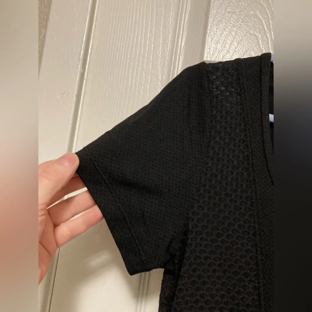 Lorna Jane 000 Women's Black Athletic Short Sleeve Top - Image 2