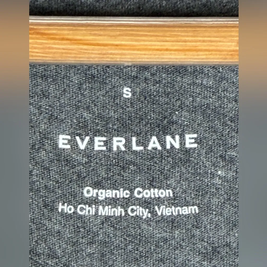Everlane Women’s Organic Cotton V-Neck Tee Shirt Gray Size Small Minimalist Boho - Image 3