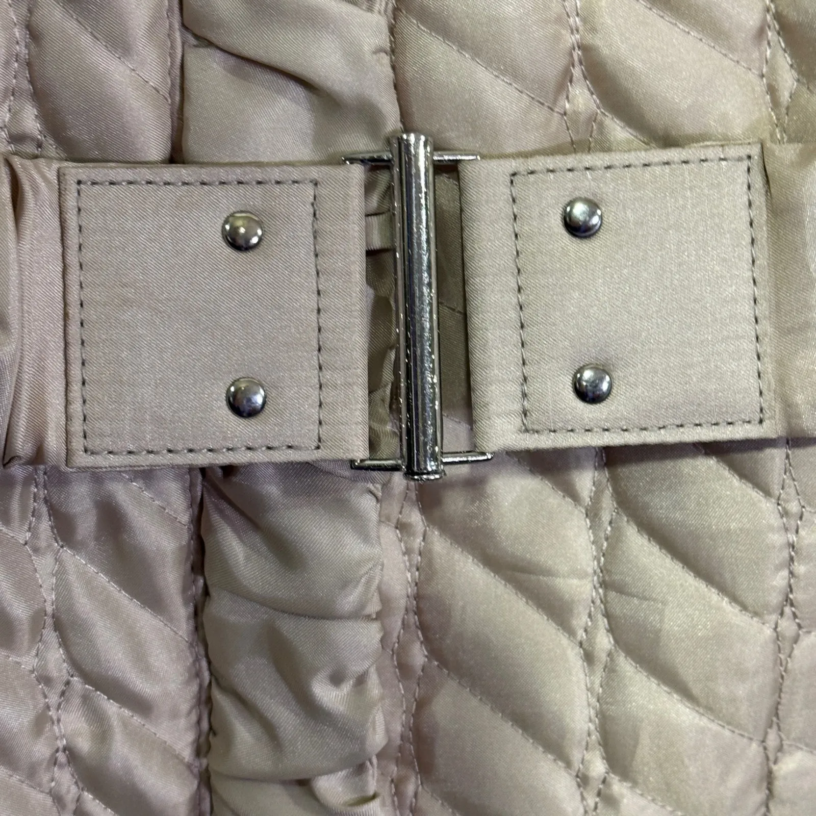 White House Black Market Quilted Belted Vest Womens Size S Beige - Image 2