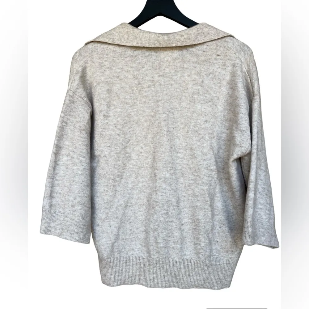H&M 3/4 sleeve v-neck sweater Size Small Beige - Image 2
