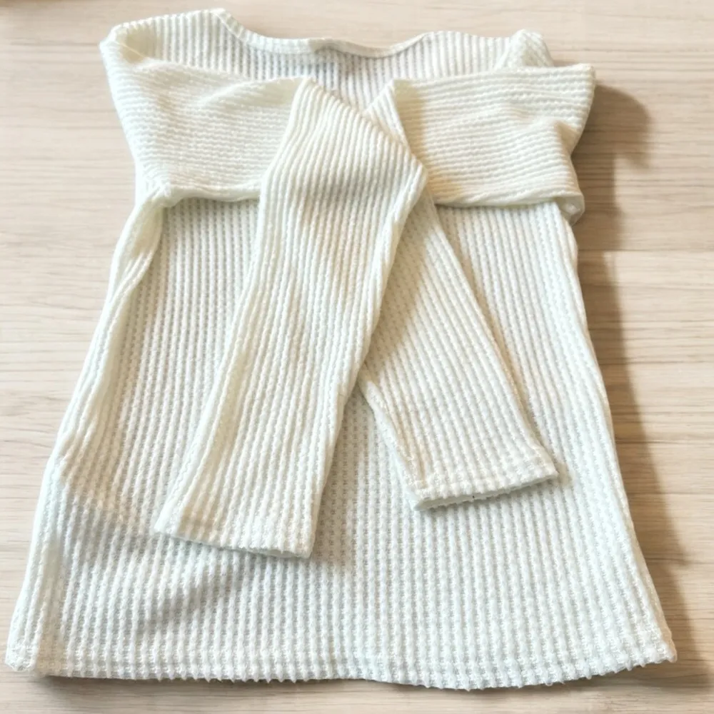 NWOT Hollister white waffle knit sleep long sleeve shirt & Scunci Set Small - Image 5