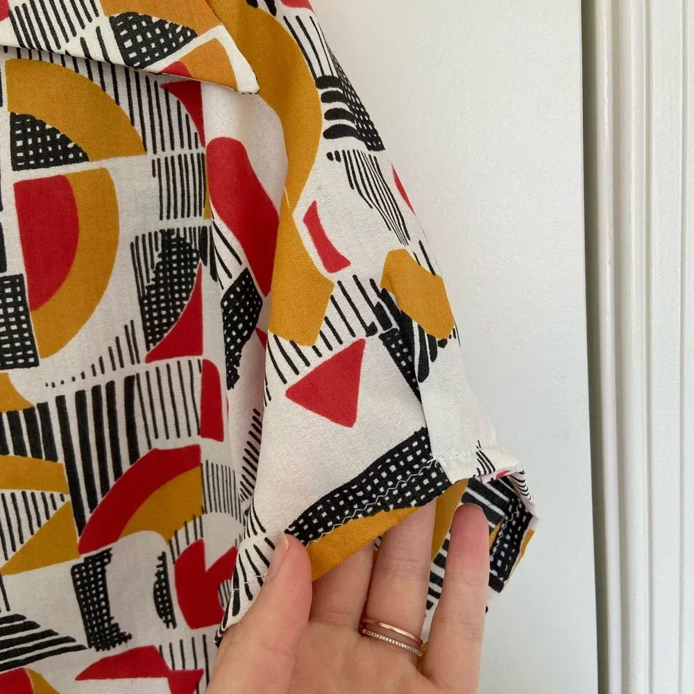 Vintage women’s patterned‎ button down shirt — XL Red - Image 2