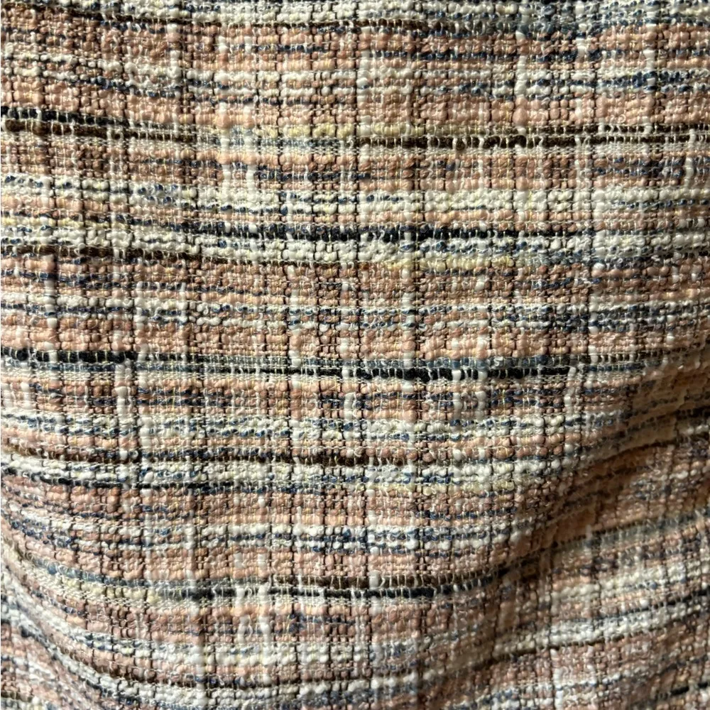 Pink Lily Tweed Mini Skirt faux pearl button detail women’s size M - Image 3