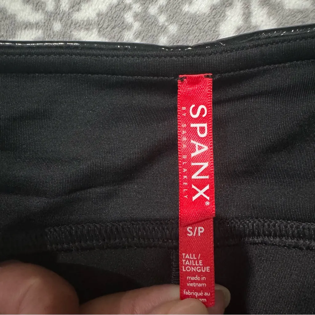Spanx Faux Patent Leather Leggings‎ in Classic Black Size Small Tall - Image 5
