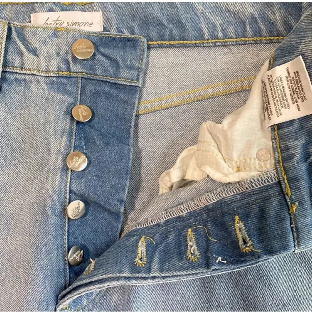 Betro Simone Women Distressed Light Wash High Rise High Waist Mom Jeans Size 29 - Image 7