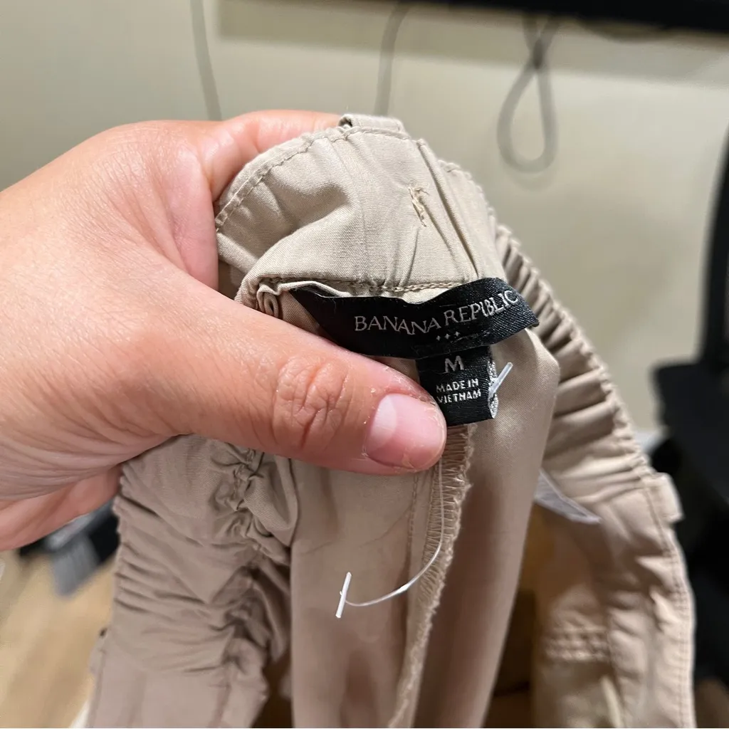 EUC Banana Republic size M Cargo Pants With Knee Pleats tan women - Image 6