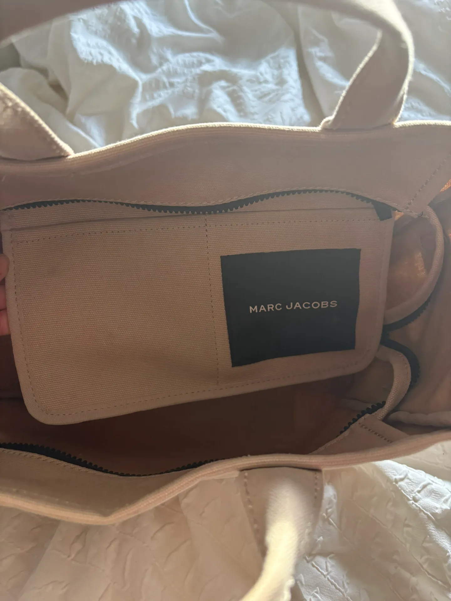Marc Jacob’s Tote Bag Tan Medium - Image 5
