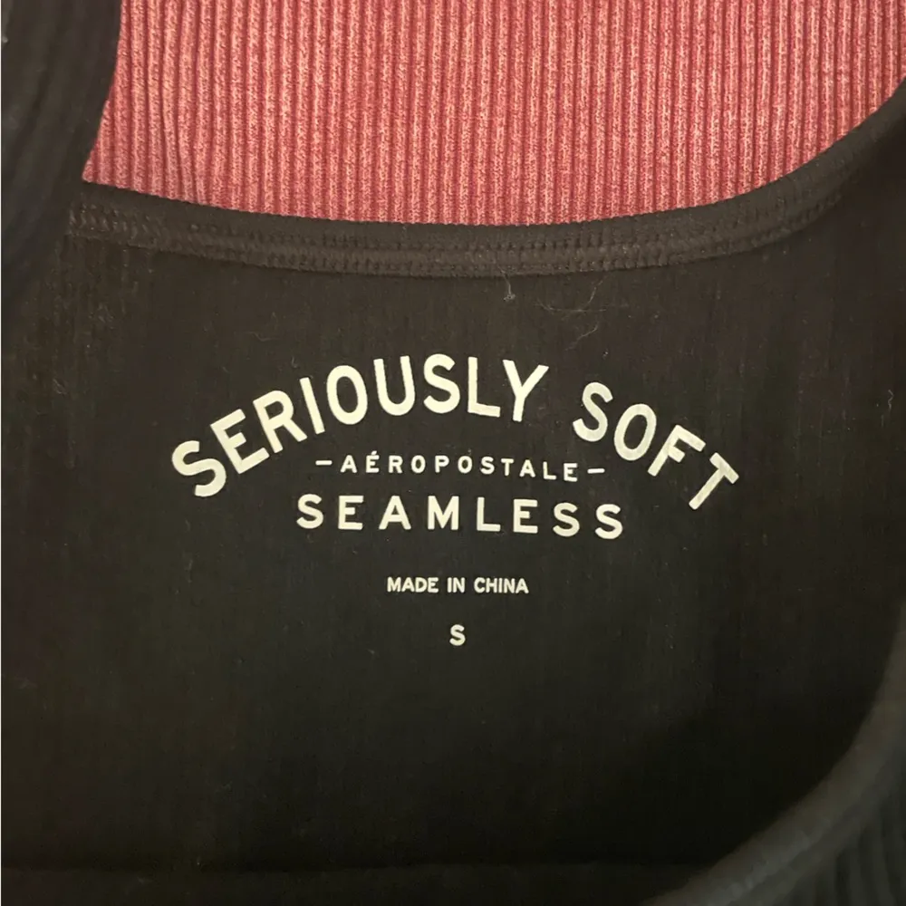 Set of 2  Seriously Soft seamless tanks, pink/black, size S - Image 6