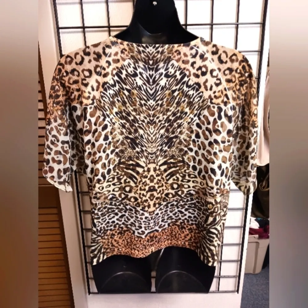 Chicos Leopard Print Gold Metallic Dots Blouse. Chicos Size 3 - Image 4