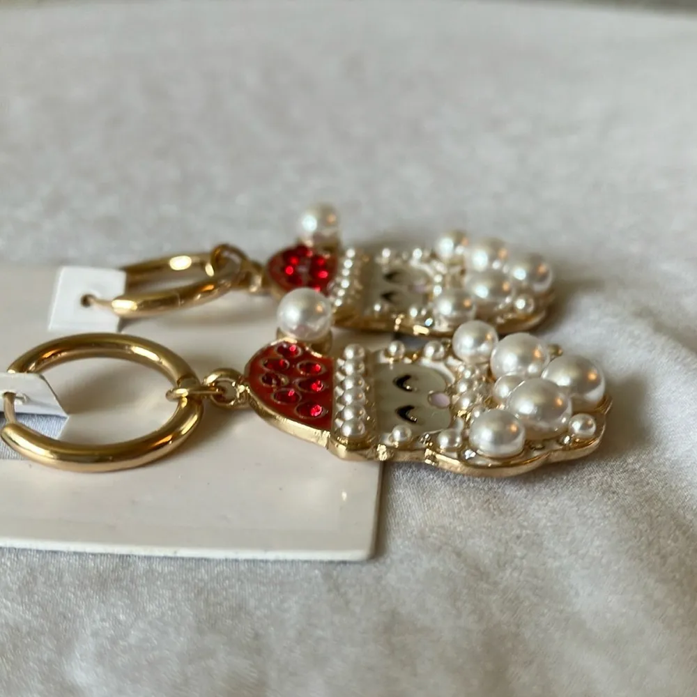GAP: Gold Tone Festive Santa Hoop Earrings- Faux Pearls - Image 8