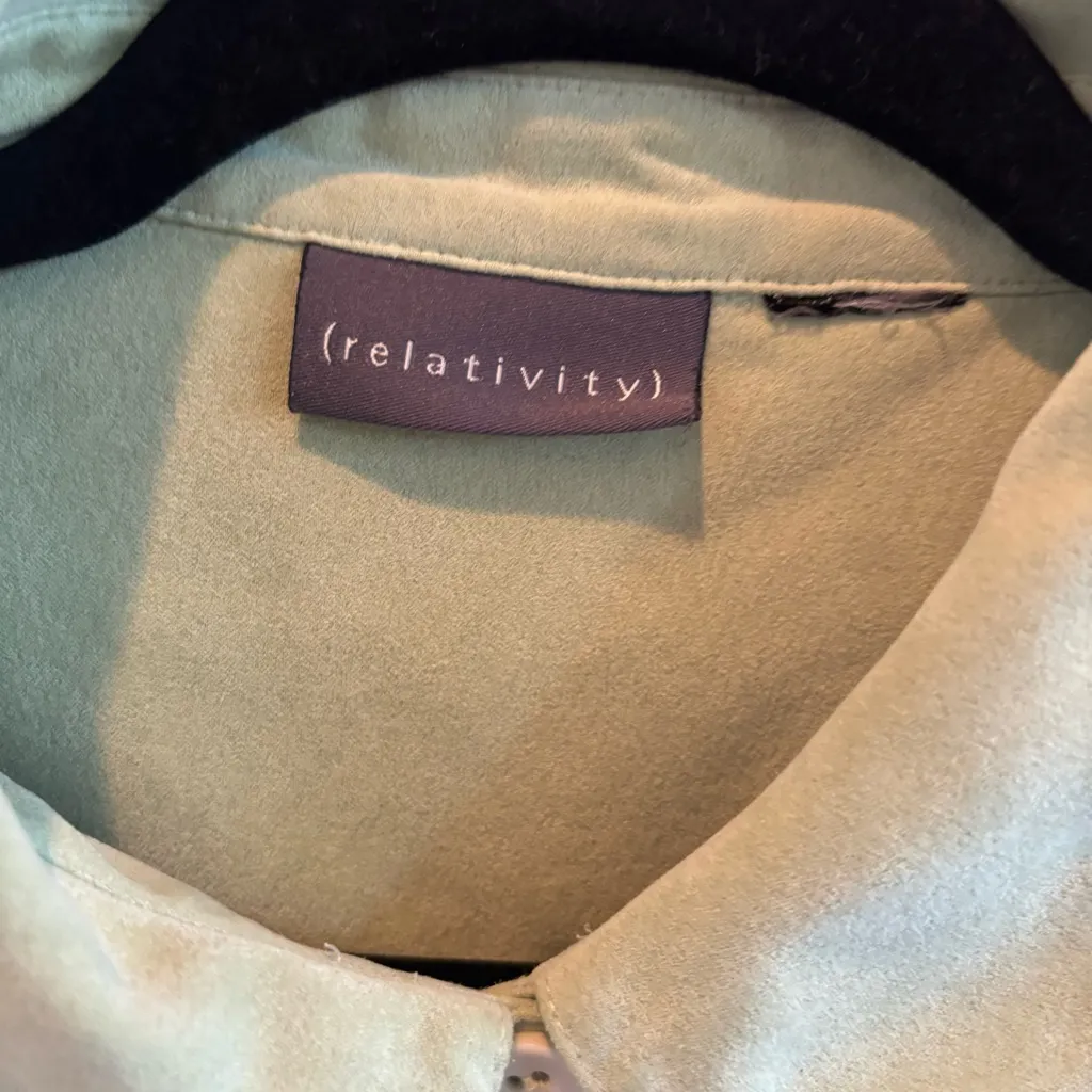 Relativity Suede Feel Pastel Green Cottage Core Women's Button Down Size Large - Image 7