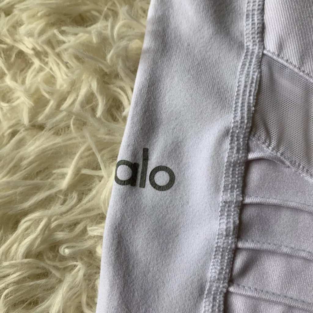 Alo Yoga Moto Leggings White - Image 9