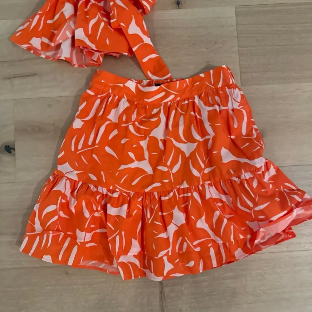 Who What Wear  Orange and White Patterned Set - Image 3