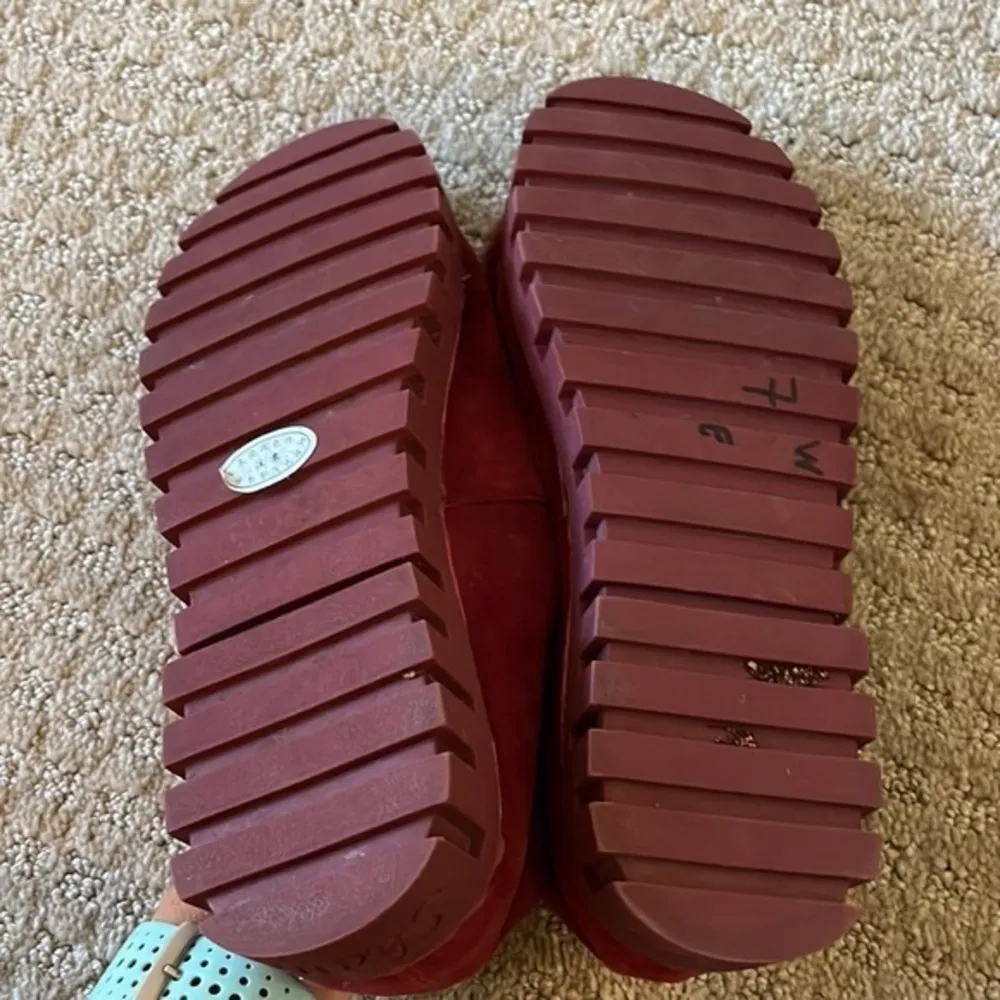 More Fa Burgundy Suede Plush Top Panda Loafers Size 7.5 - Image 5