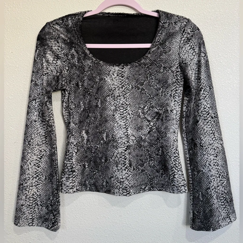 Guess Black and Gray Patterned Long Sleeve Top - Image 2