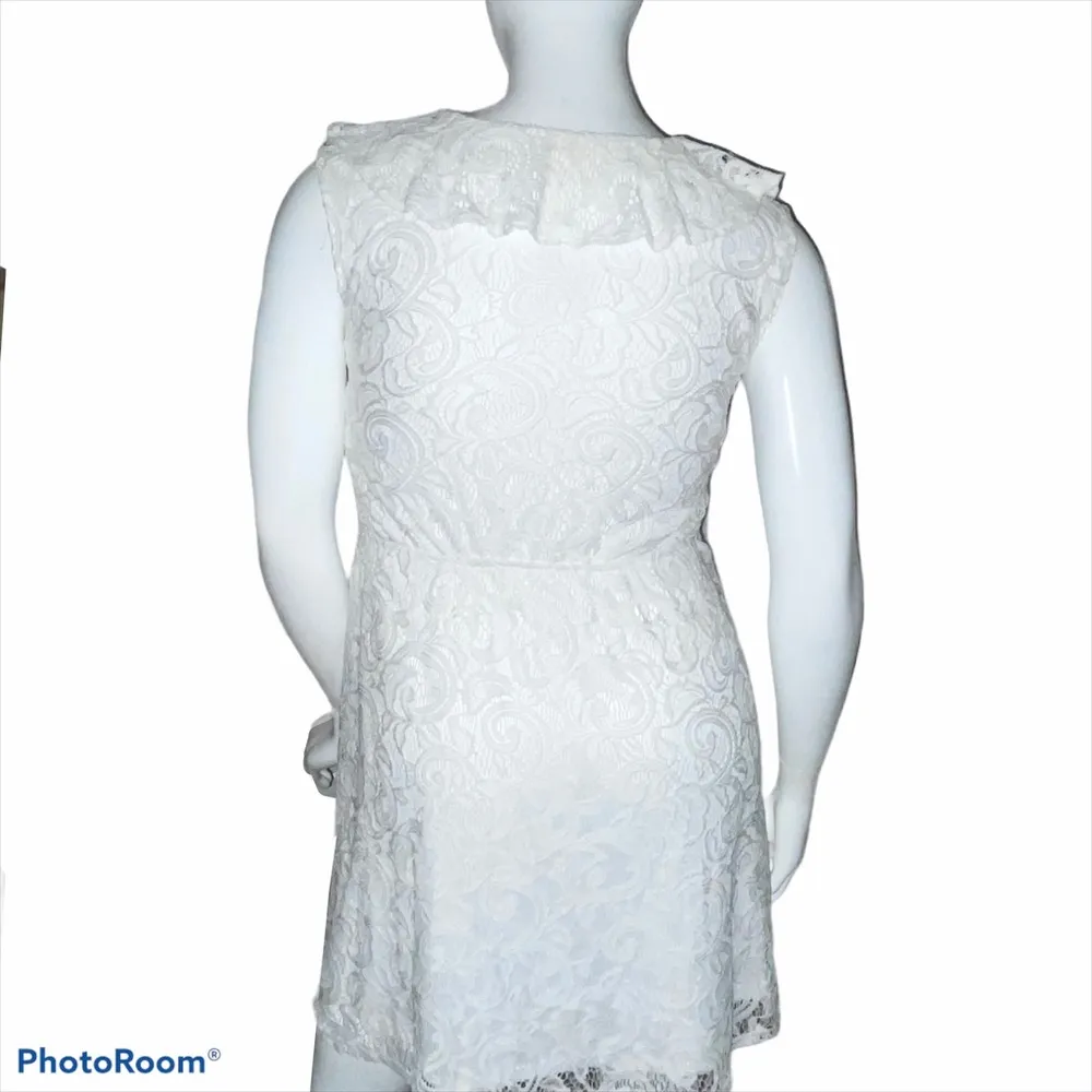 Monteau lace sleeveless wrap front dress - Image 3