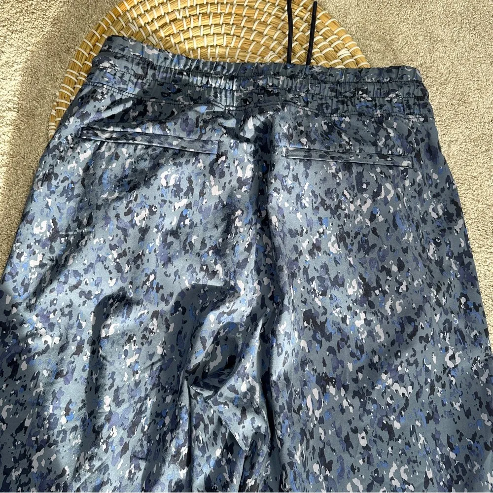 Athleta Avenue Printed Wide Leg Crop Pants Pull On Travel Outdoor Allure Navy 8 - Image 6