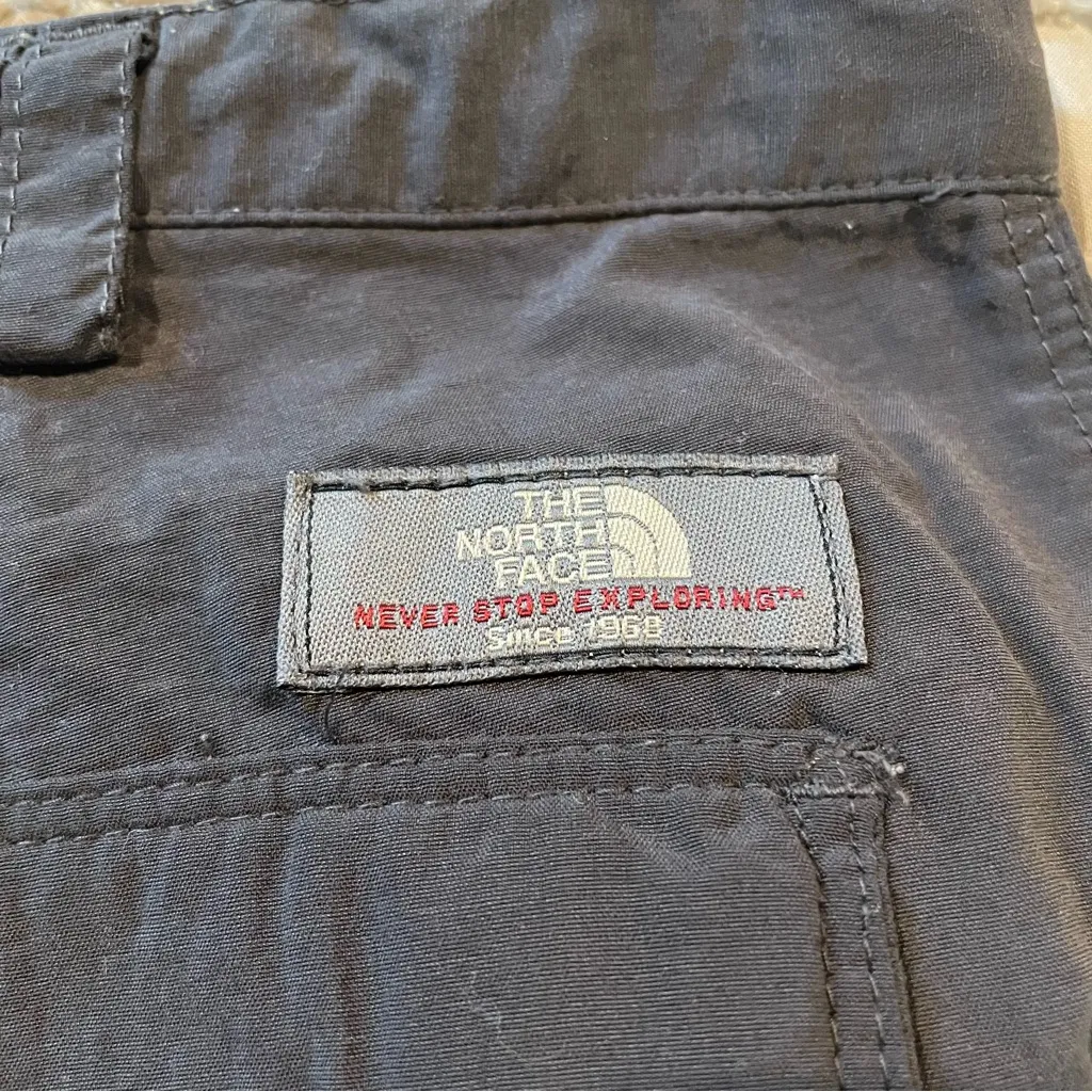 The North Face Dark Grey Cargo Cropped Capri Pants 6 Mid Rise Utility Gorpcore - Image 5