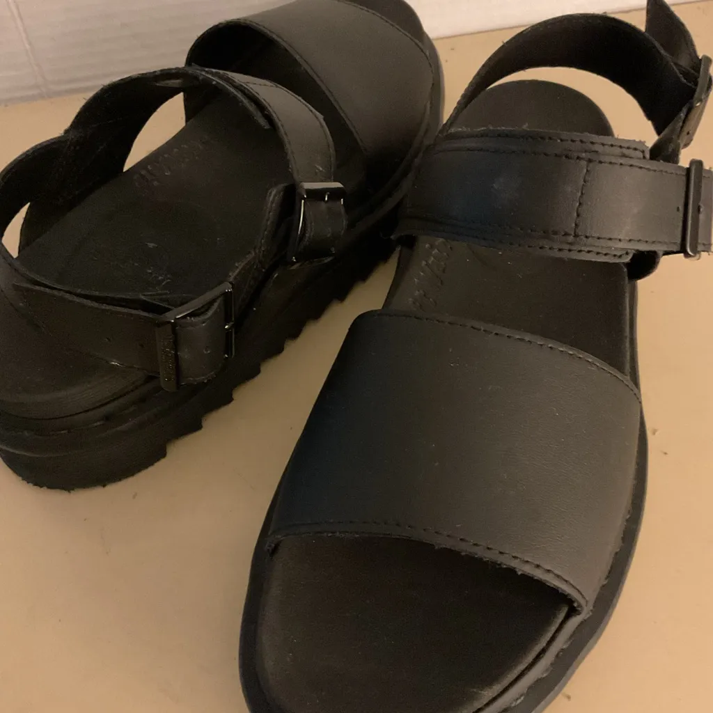 Dr. Martens women’s  Black Leather platform Voss Sandals size 10 - Image 9