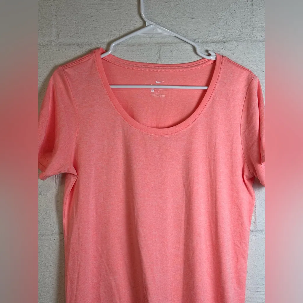 Nike Dri-Fit Woman’s Casual Peach Lightweight Athletic Sportswear Shirt Sz Med - Image 2