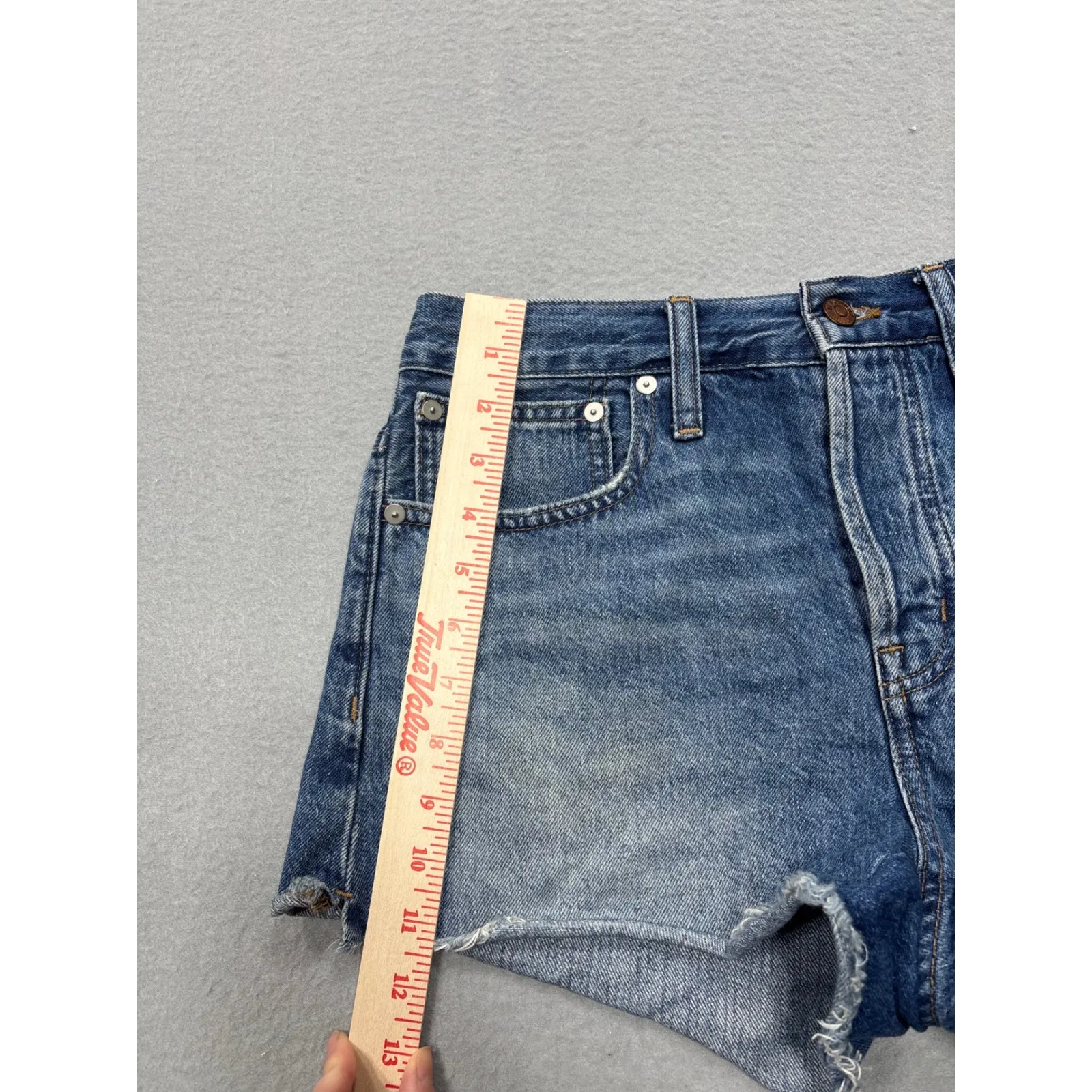 Madewell Relaxed Denim Shorts Womens Size 26 Blue Wash Distressed‎ Raw Hem - Image 11