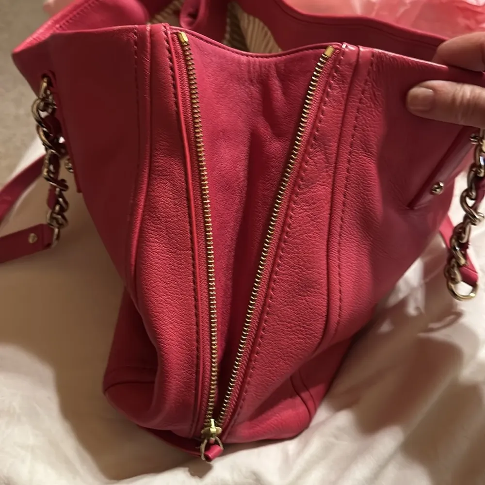 Kate Spade Cobble Hill Andee Fushia Leather Satchel w/ Goldtone Chain Straps - Image 7