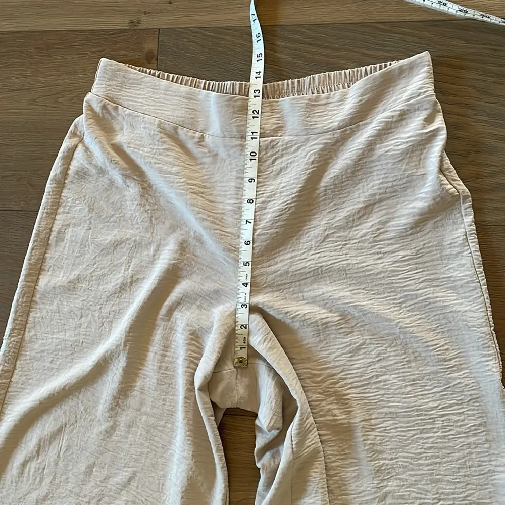 Adrianna Papell Textured Crepe Wide Leg Culotte
Pull On Crop Pants Size Large - Image 5