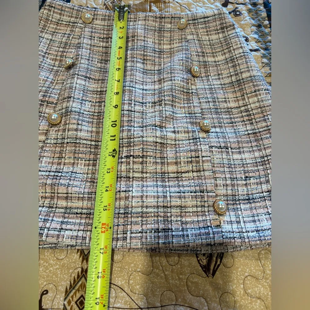 Pink Lily Tweed Mini Skirt faux pearl button detail women’s size M - Image 11