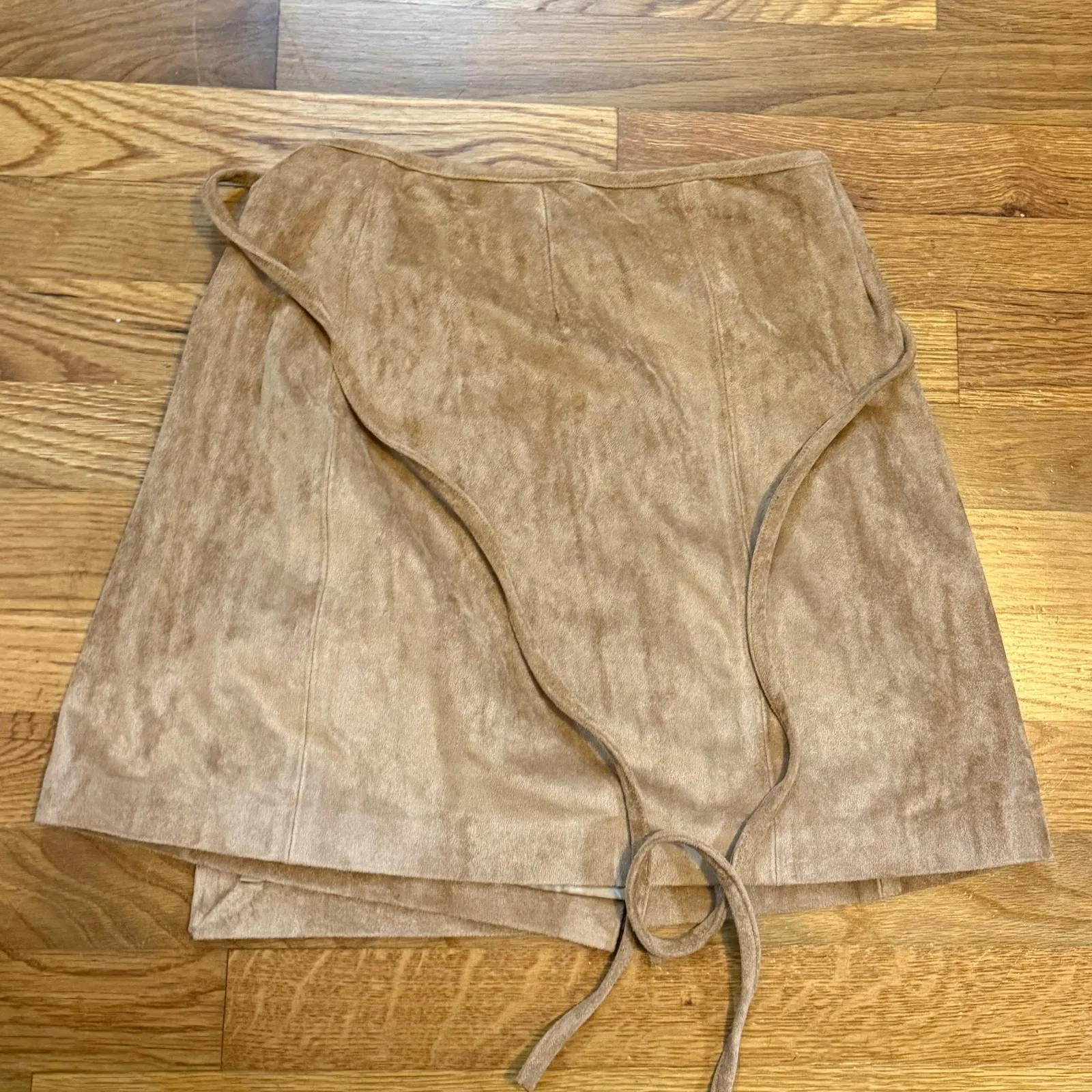 Blank NYC Women’s 25 Tan Faux Suede Lined Wrap Mini Skirt Cabin Moto Biker - Image 5