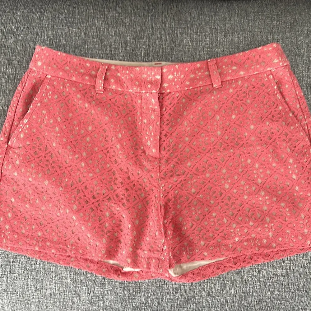 Loft Shorts Women Coral Mid Rise Floral Lace Flat Front Zip Closure Size 8 - Image 3