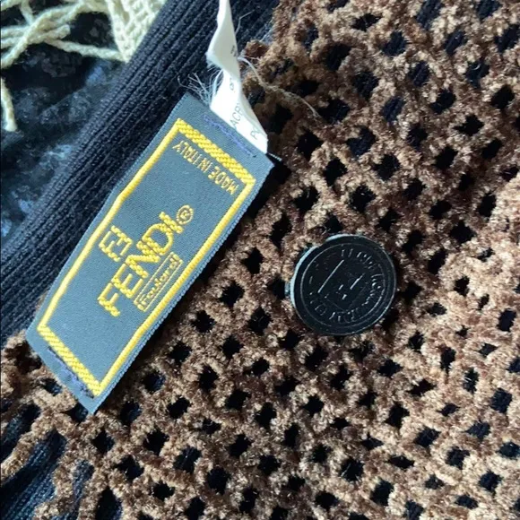 Fendi beautiful brown open weave big scarf - Image 2