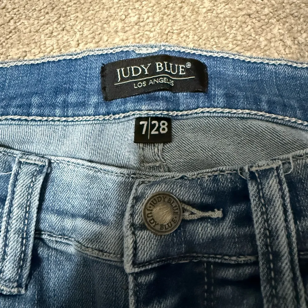Judy Blue Distressed Light Wash Skinny Jeans Size 7/28 - Image 4