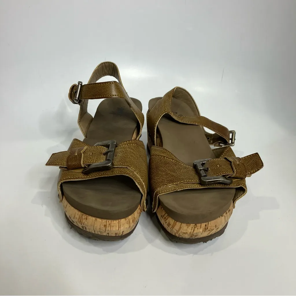 Corky’s‎ Y2K chunky faux leather platform sandals tan brown silver womens size 8 - Image 2