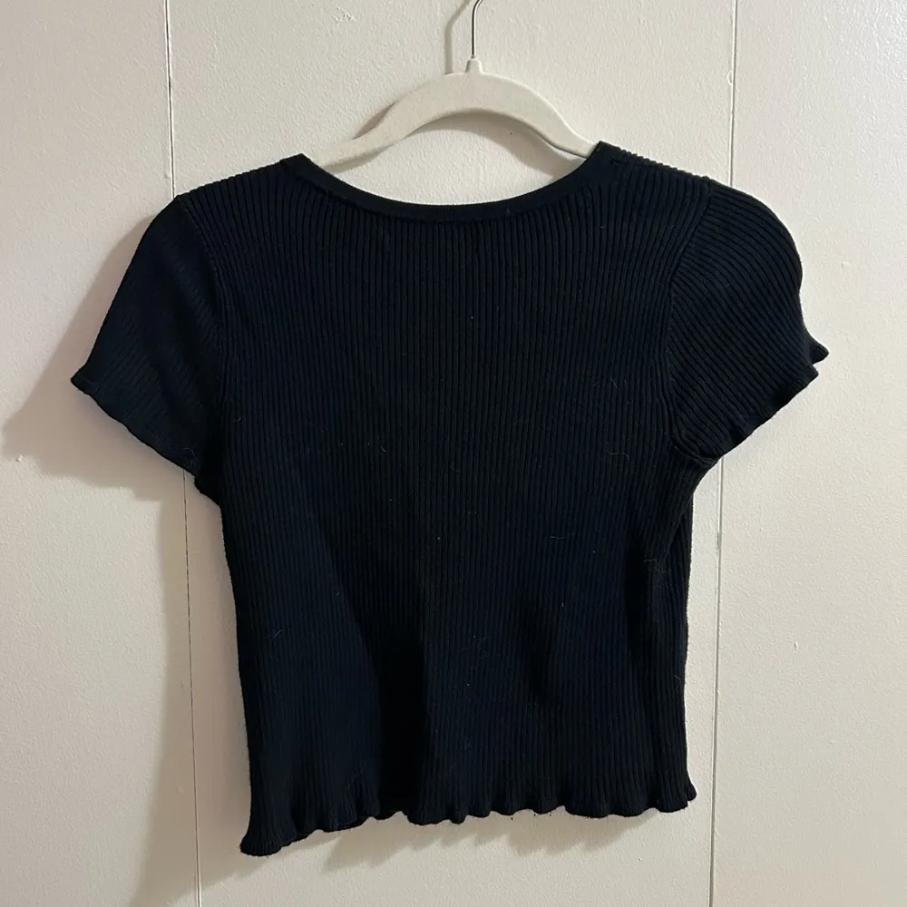 Short Sleeve Ruffle Knit Cardigan in Black - Image 3