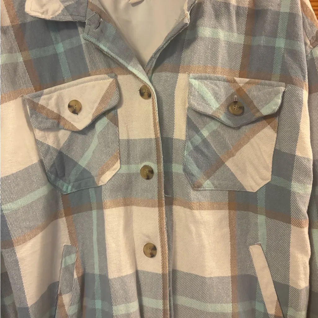 Aeropostale Blue and White Oversized Flannel Shacket Jacket Size Medium - Image 8