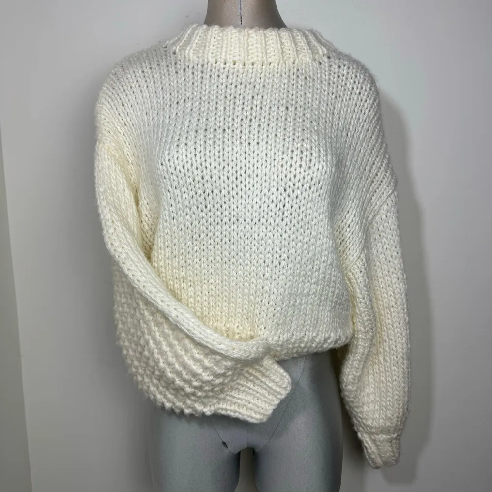 Chicwish Chunky Puff Sleeves Cropped Sweater Size Small/Medium in Off White - Image 3