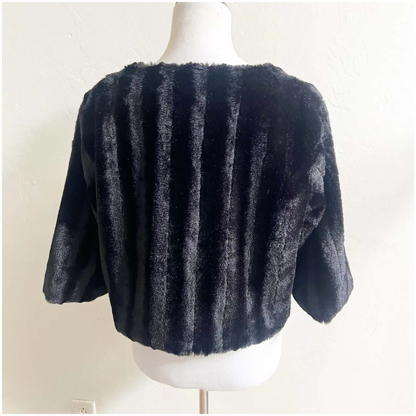 Allison Brittney Faux Fur Cropped Jacket Black Size Large Mob Wife Night Out - Image 3