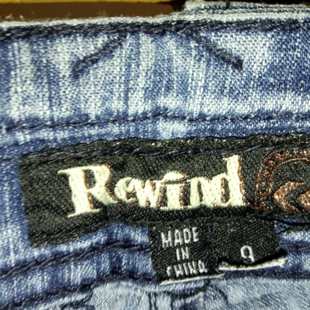 Rewind 9 32 Distressed Stretch Jean Shorts - Image 3