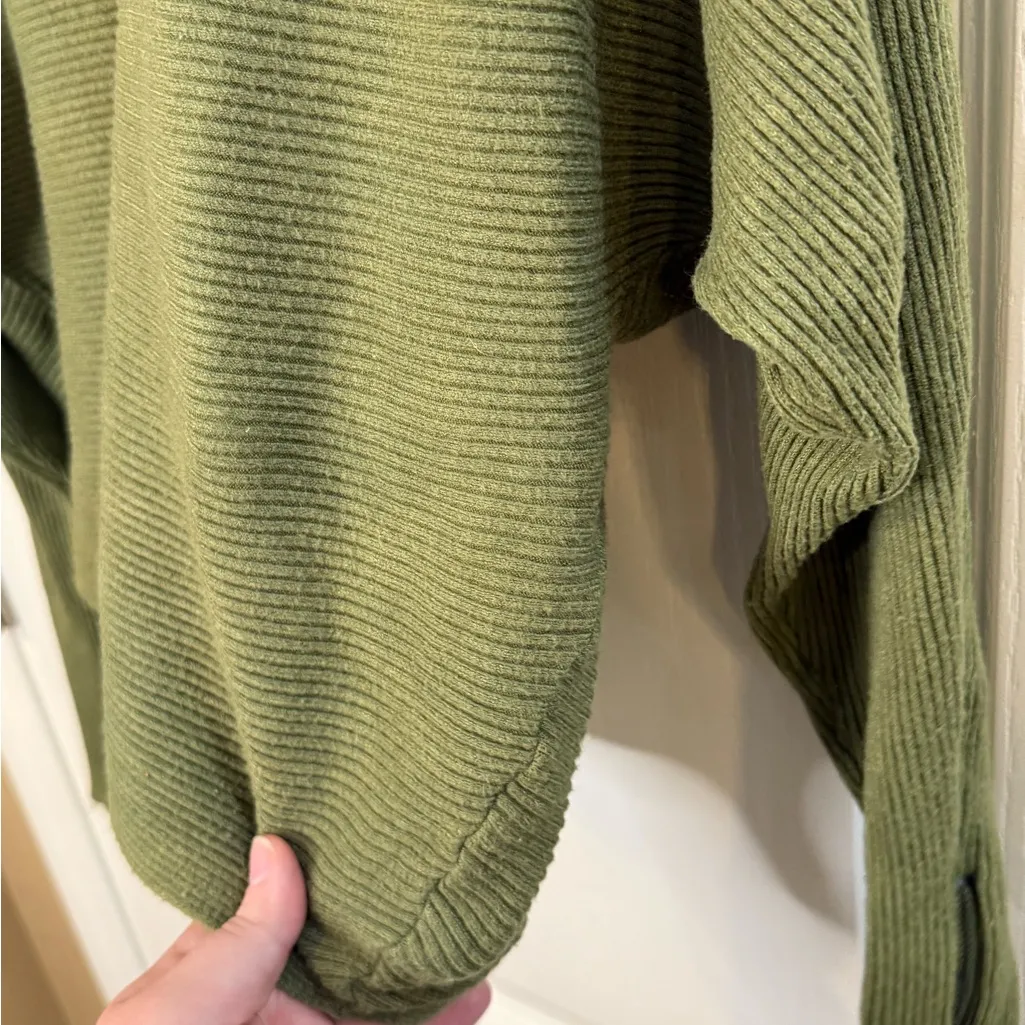 Carmen Marc Valvo Forest Green Crew Neck Sweater - Image 4