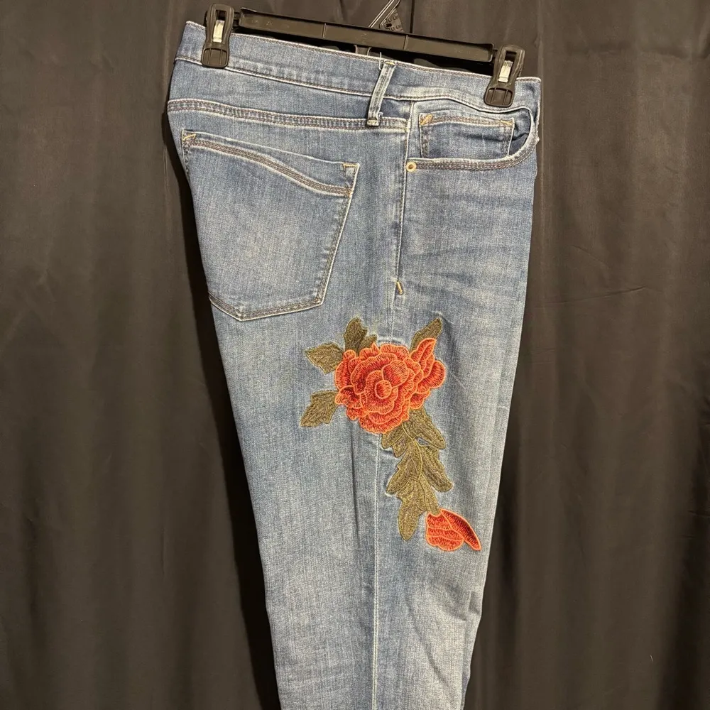 Express Jeans Ankle Leggings Mid Rise Med Wash Embroidered Floral Distressed 12 - Image 9