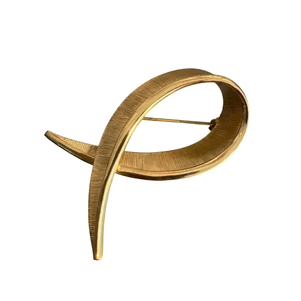 Vintage Monet Gold Tone Textured Ribbon Brooch Pin Signed Sign of Fish 2.5" - Image 3