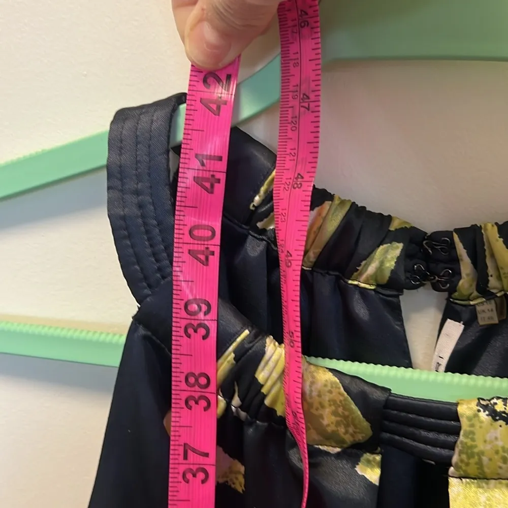 T Tahari LIKE NEW “Lauren Dress” black sleeveless dress Sz 10 midi keyhole - Image 8