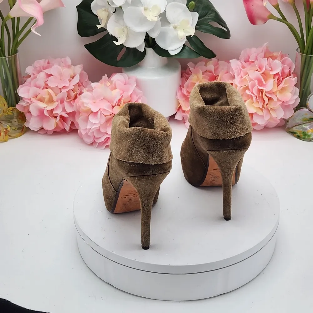 Max Studio Heeled Booties Size 8.5 - Image 5