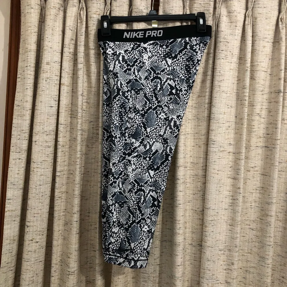 Nike Pro Capri Training Tights Leggings - Image 8