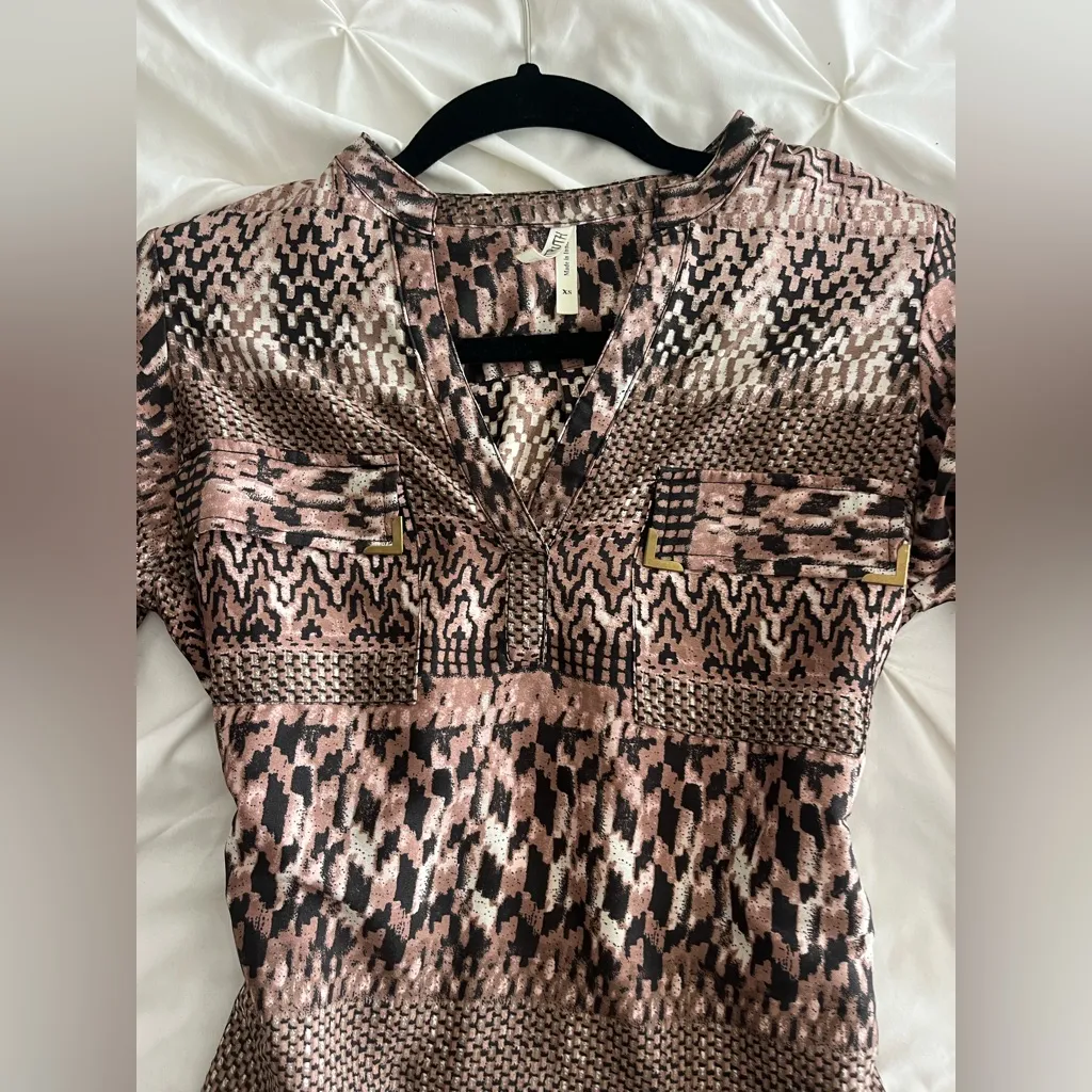 Live 4 Truth Geometric Pink and Black Blouse - Image 3