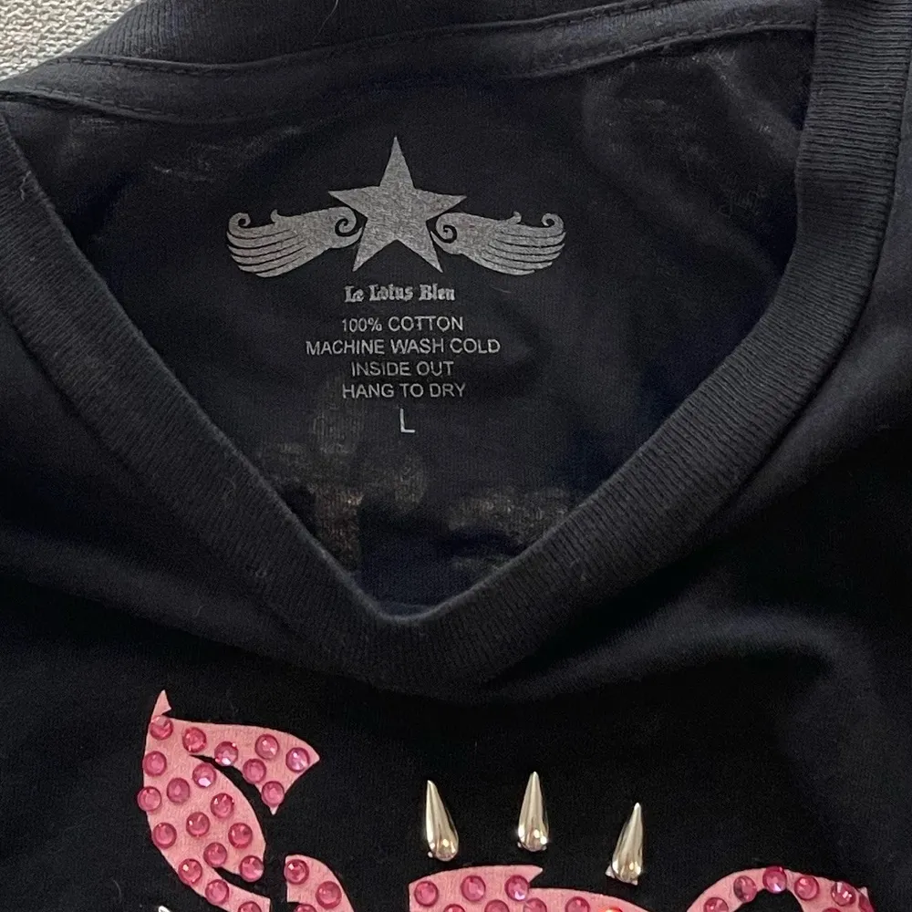 La Lotus Bleu Black T - Image 4