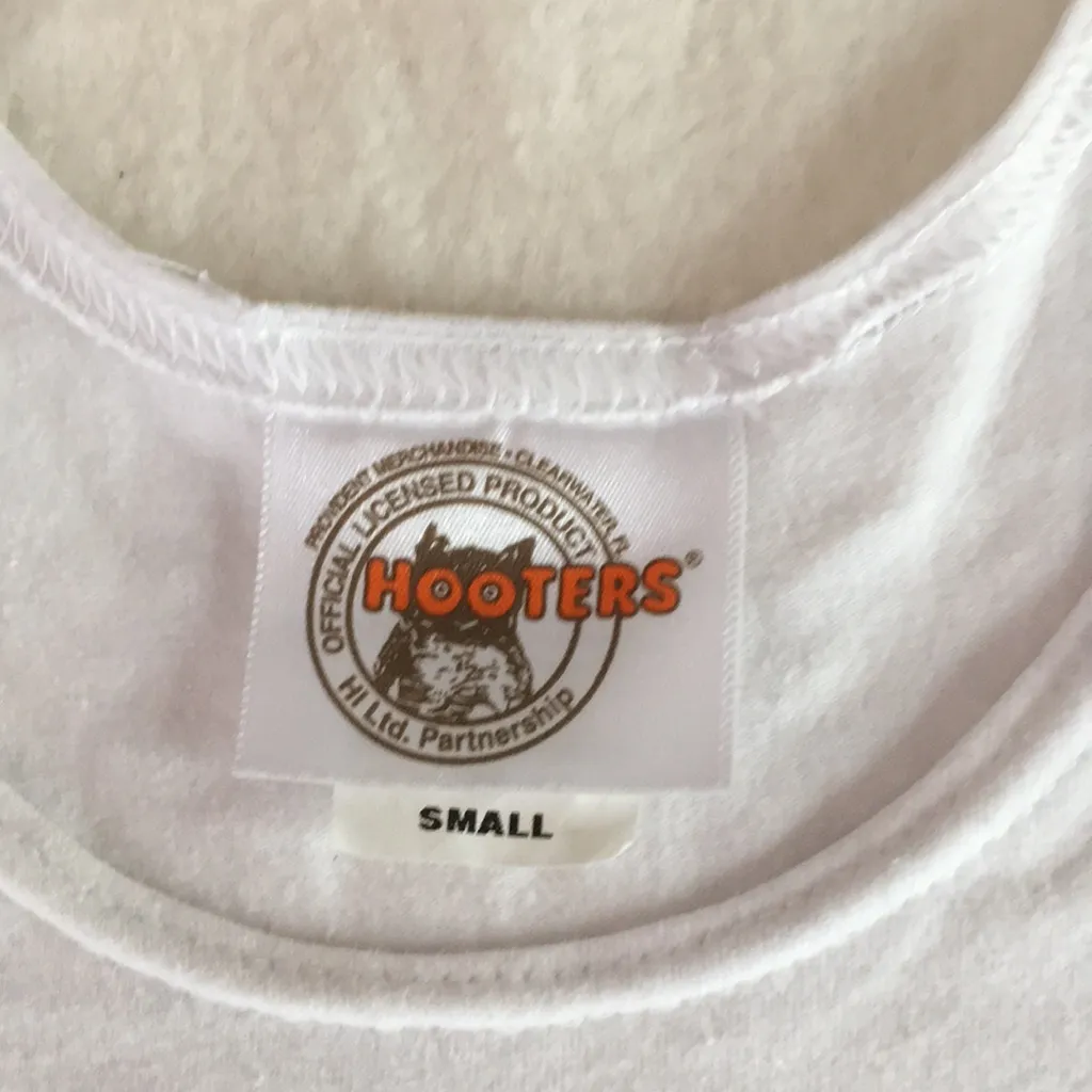 Bin 37 Hooters Girl Worn Tank from Columbus OH Stretchy Soft White Size Small - Image 3
