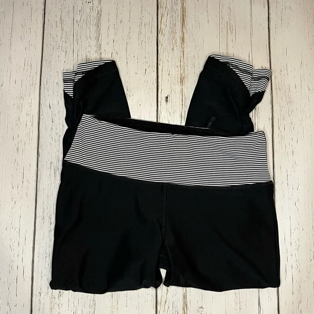 Miracle Suit black Yoga capris Size Small - Image 2